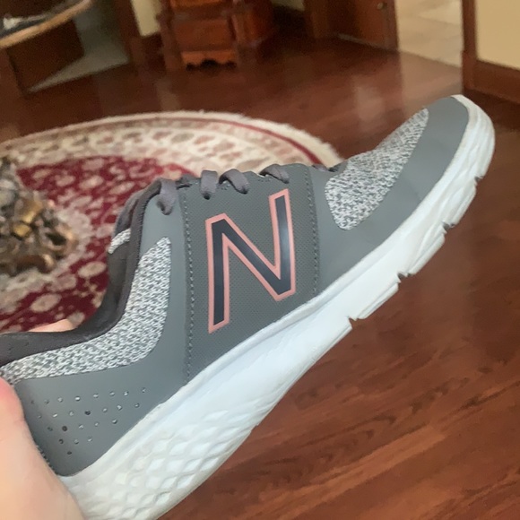 New balance shoes size 7 - Picture 2 of 4